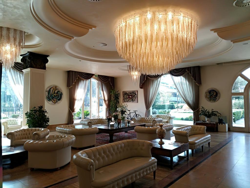 Palace Hotel ميلانو ماريتيما المظهر الخارجي الصورة